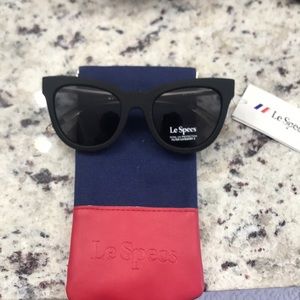 NWT Le Specs black and gold cat eyed sunglasses